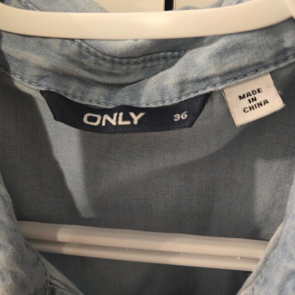 Button down shirt - Picture 2 of 3